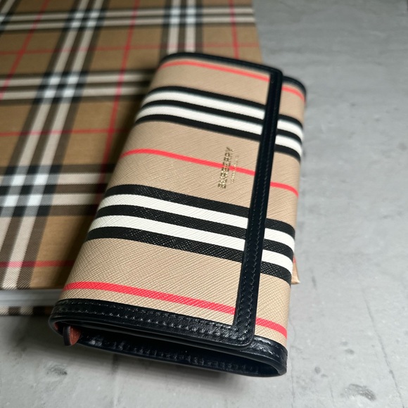 NEW BURBERRY HALTON STRIPED LOGO CONTINENTAL WALLET CLUTCH - Picture 4 of 15